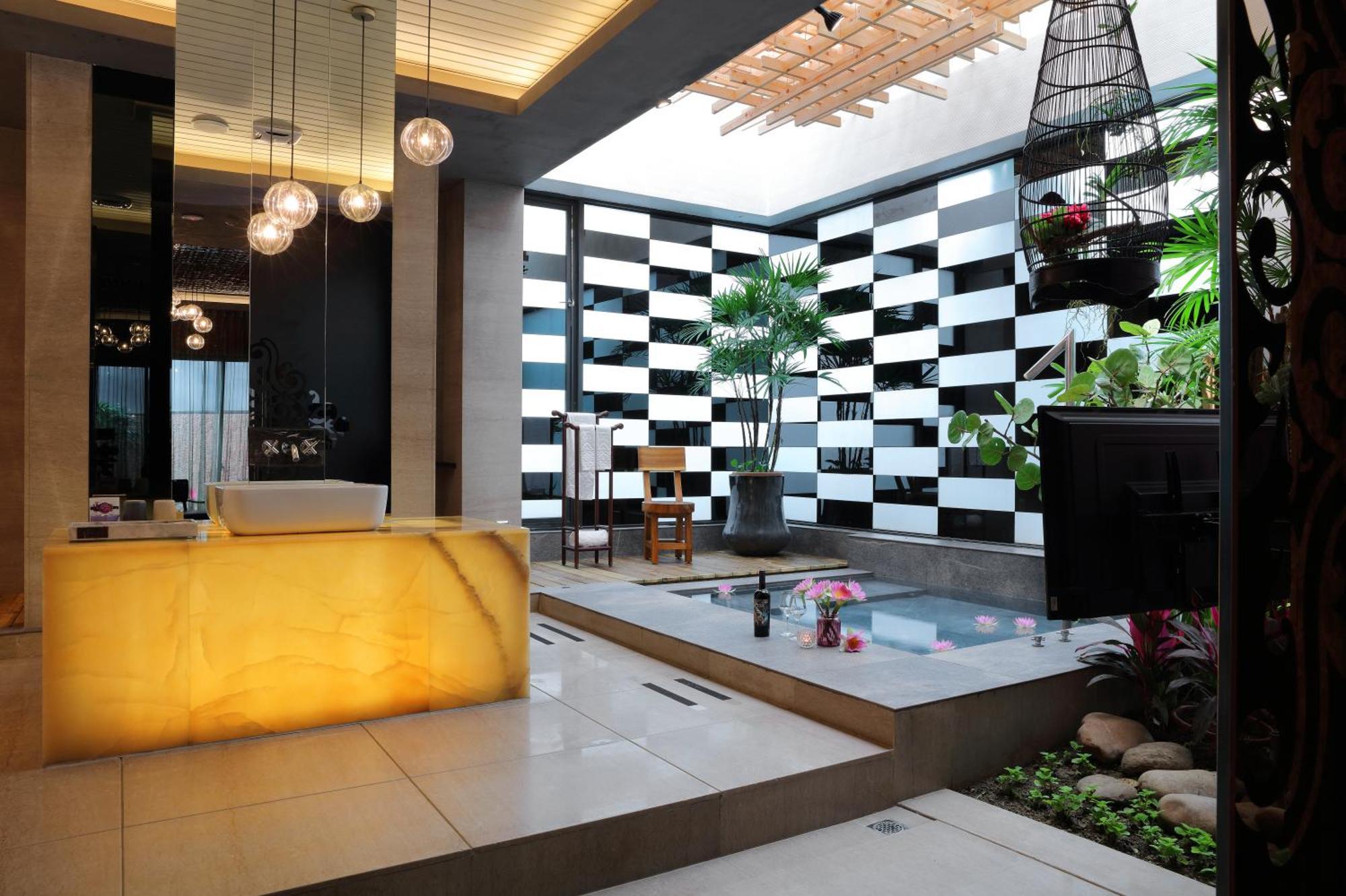 Mulan Motel Taichung Exterior foto